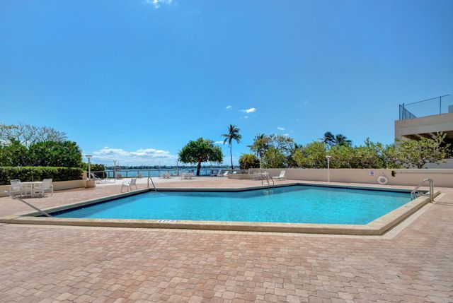 5600 N Flagler Drive 606, West Palm Beach, FL 33407