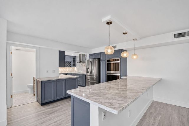 5600 N Flagler Drive 606, West Palm Beach, FL 33407