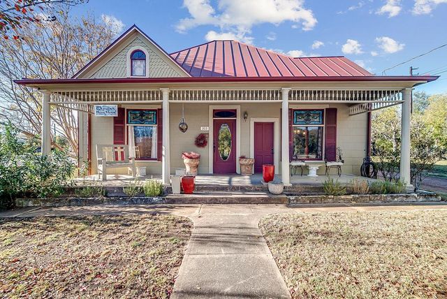 303 W Austin ST, Fredericksburg, TX 78624