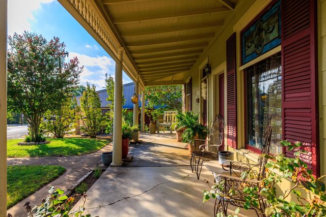 303 W Austin ST, Fredericksburg, TX 78624