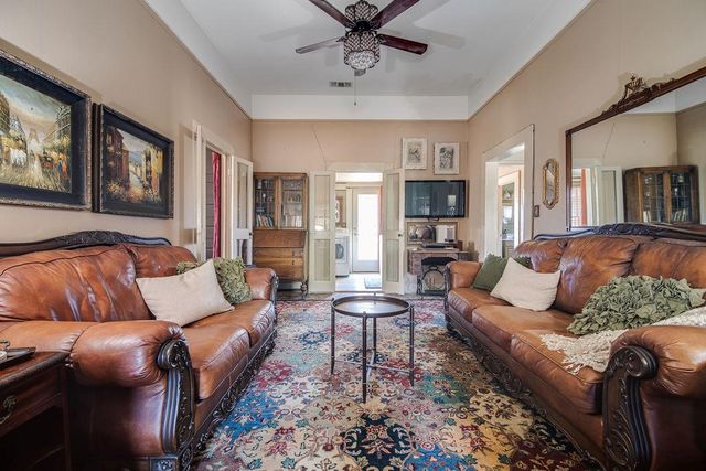 303 W Austin ST, Fredericksburg, TX 78624