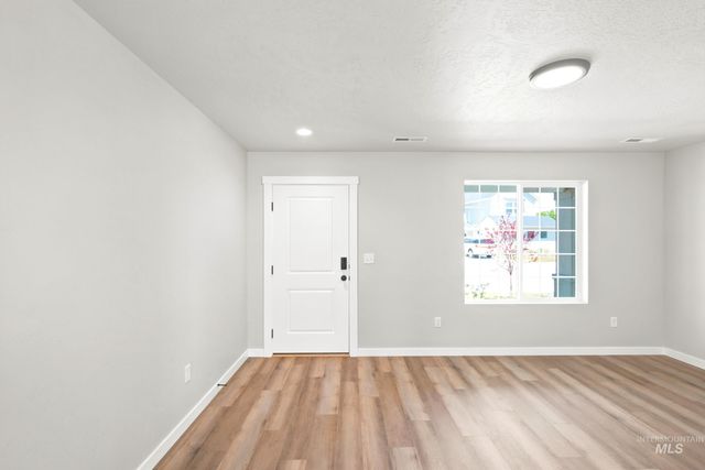 7362 W Newtown Dr, Eagle, ID 83616