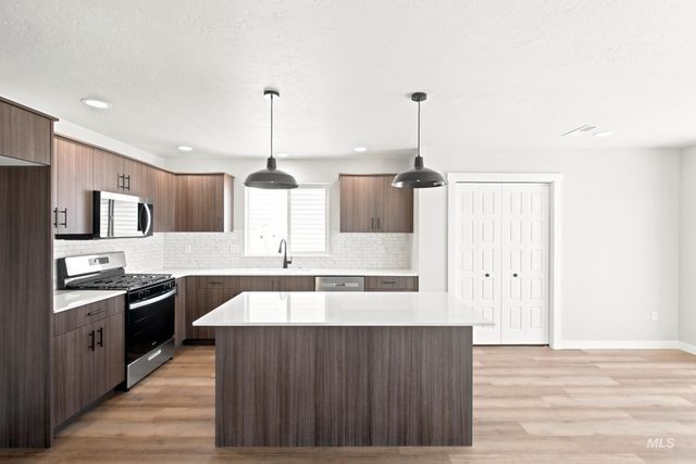 7362 W Newtown Dr, Eagle, ID 83616