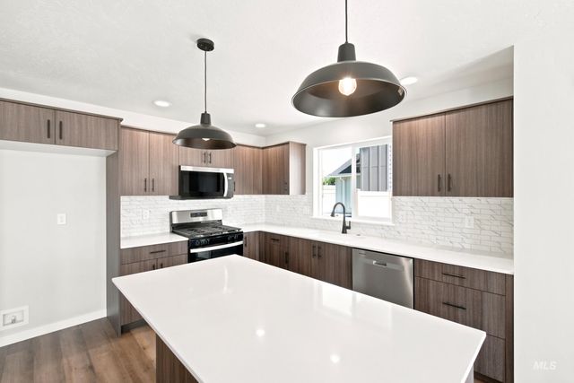 7362 W Newtown Dr, Eagle, ID 83616