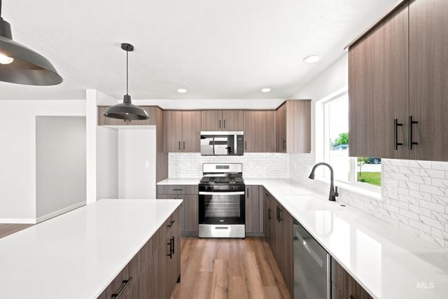 7362 W Newtown Dr, Eagle, ID 83616