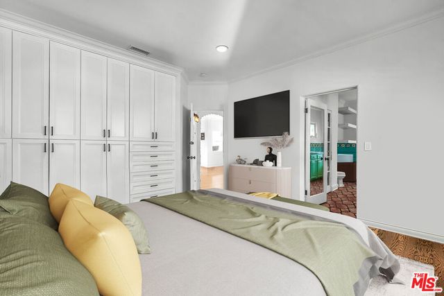 934 Hilldale Avenue, West Hollywood, CA 90069