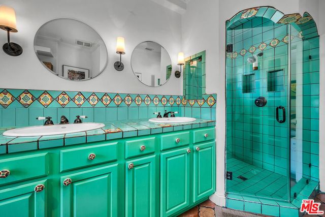 934 Hilldale Avenue, West Hollywood, CA 90069