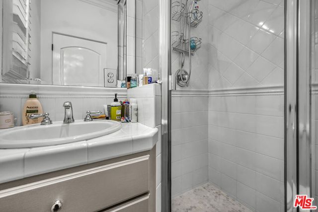 934 Hilldale Avenue, West Hollywood, CA 90069