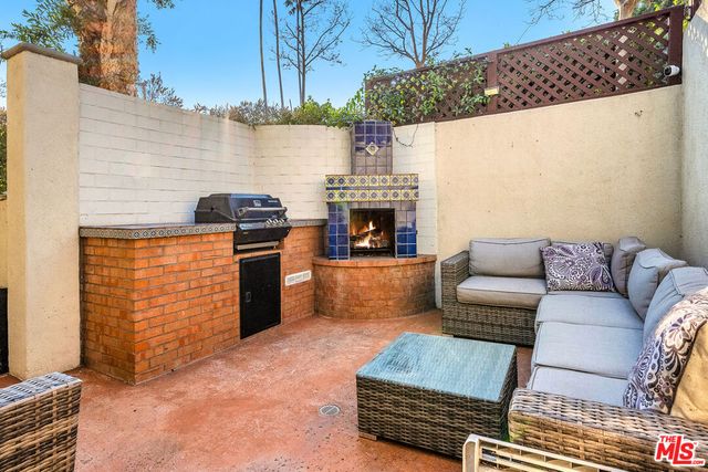 934 Hilldale Avenue, West Hollywood, CA 90069