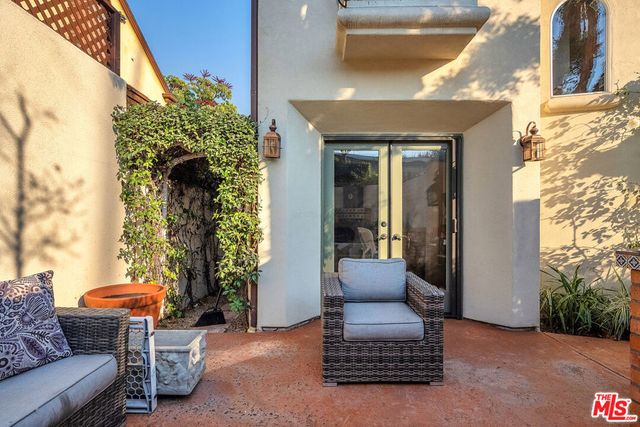 934 Hilldale Avenue, West Hollywood, CA 90069