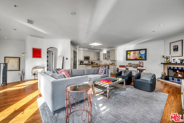 934 Hilldale Avenue, West Hollywood, CA 90069