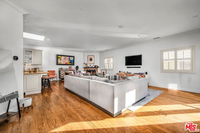 934 Hilldale Avenue, West Hollywood, CA 90069