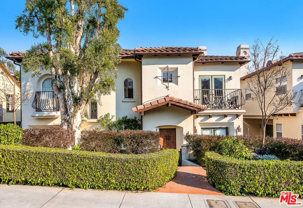 934 Hilldale Avenue, West Hollywood, CA 90069