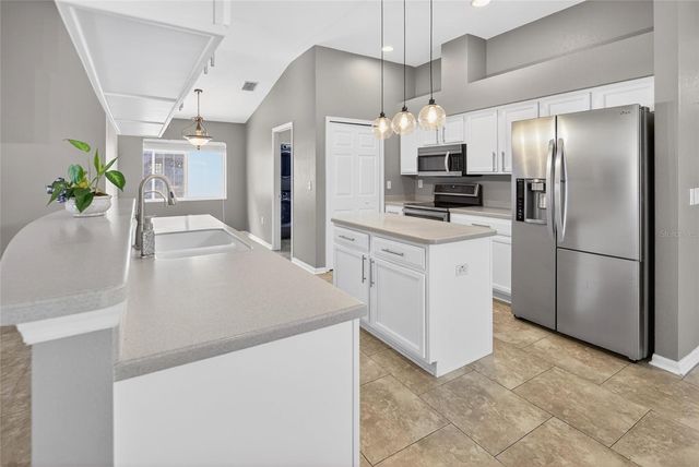 19305 SEA MIST LANE, Lutz, FL 33558