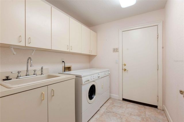 2122 PLATINUM DRIVE, Sun City Center, FL 33573