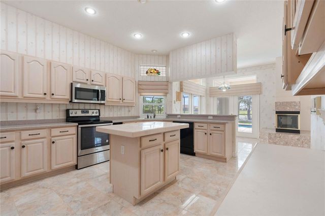 2122 PLATINUM DRIVE, Sun City Center, FL 33573