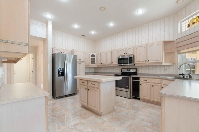 2122 PLATINUM DRIVE, Sun City Center, FL 33573