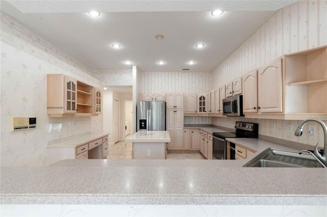 2122 PLATINUM DRIVE, Sun City Center, FL 33573