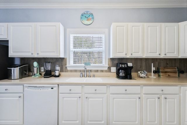 528 6th Ave. S, North Myrtle Beach, SC 29582