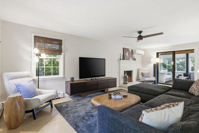 2 Harley Ln, Foxboro, MA 02035