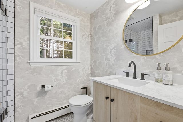 2 Harley Ln, Foxboro, MA 02035
