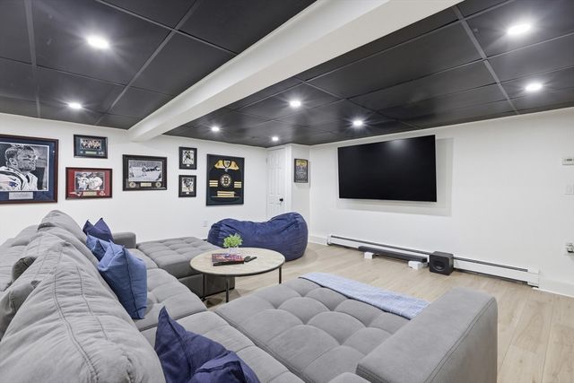 2 Harley Ln, Foxboro, MA 02035