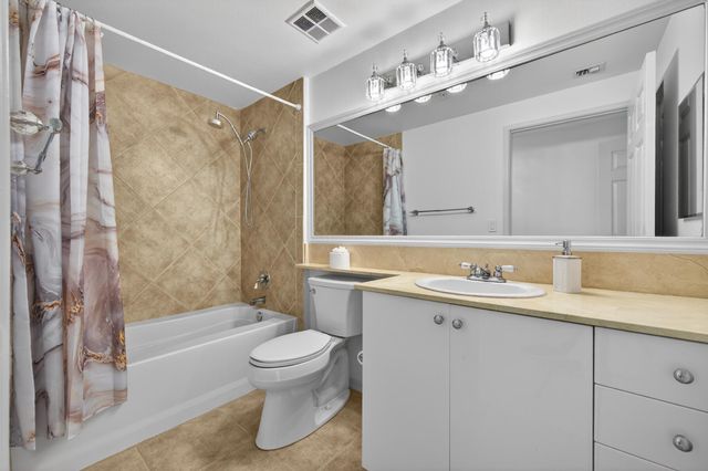 806 E Windward Way 403, Lantana, FL 33462