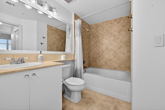 806 E Windward Way 403, Lantana, FL 33462