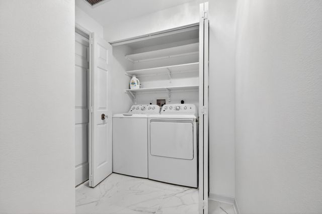 806 E Windward Way 403, Lantana, FL 33462