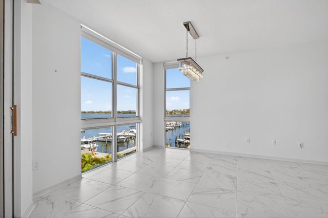 806 E Windward Way 403, Lantana, FL 33462