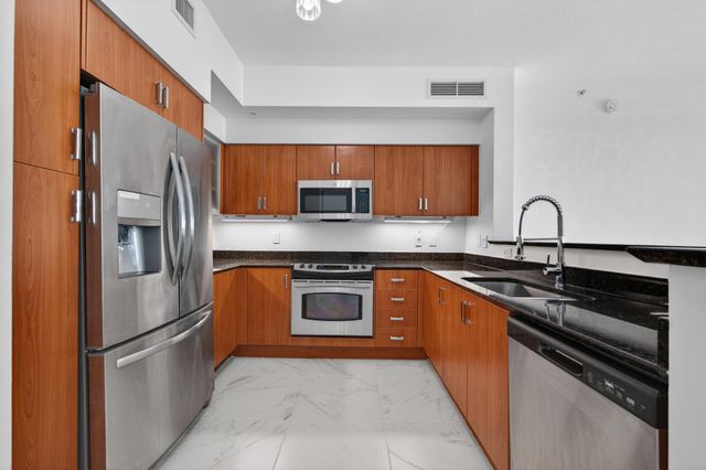 806 E Windward Way 403, Lantana, FL 33462