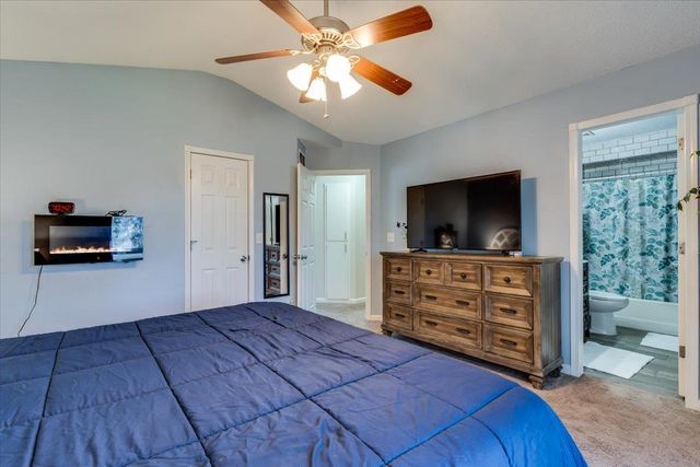 8621 W Westlawn Ct, Wichita, KS 67212