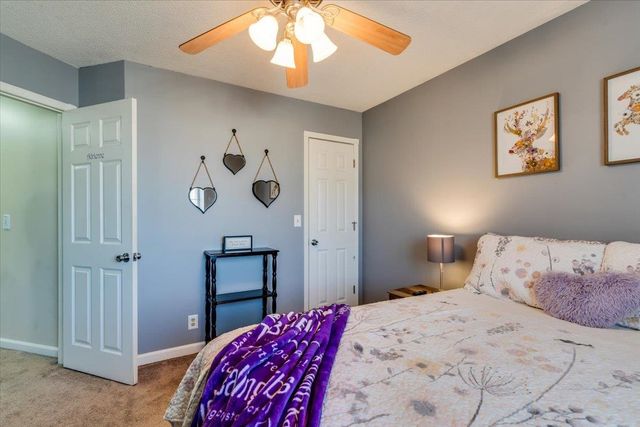 8621 W Westlawn Ct, Wichita, KS 67212