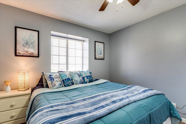 8621 W Westlawn Ct, Wichita, KS 67212