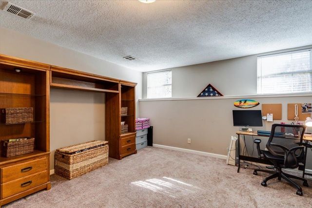 8621 W Westlawn Ct, Wichita, KS 67212