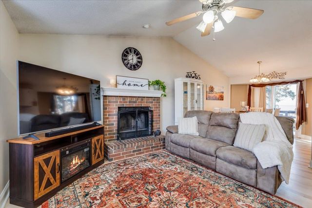 8621 W Westlawn Ct, Wichita, KS 67212