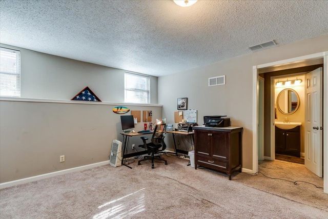 8621 W Westlawn Ct, Wichita, KS 67212