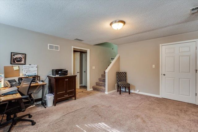 8621 W Westlawn Ct, Wichita, KS 67212