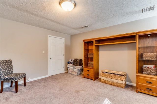 8621 W Westlawn Ct, Wichita, KS 67212