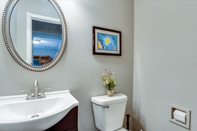 8621 W Westlawn Ct, Wichita, KS 67212