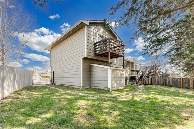 8621 W Westlawn Ct, Wichita, KS 67212