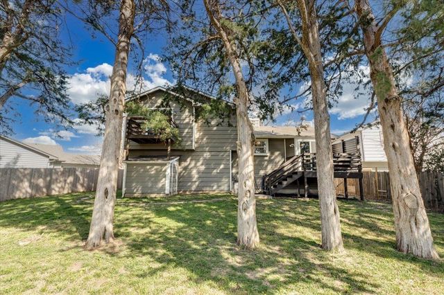 8621 W Westlawn Ct, Wichita, KS 67212