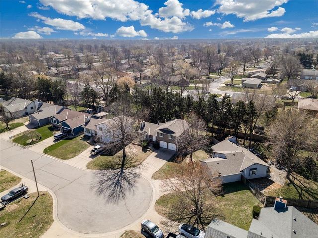 8621 W Westlawn Ct, Wichita, KS 67212