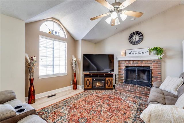 8621 W Westlawn Ct, Wichita, KS 67212