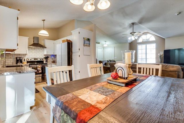 8621 W Westlawn Ct, Wichita, KS 67212