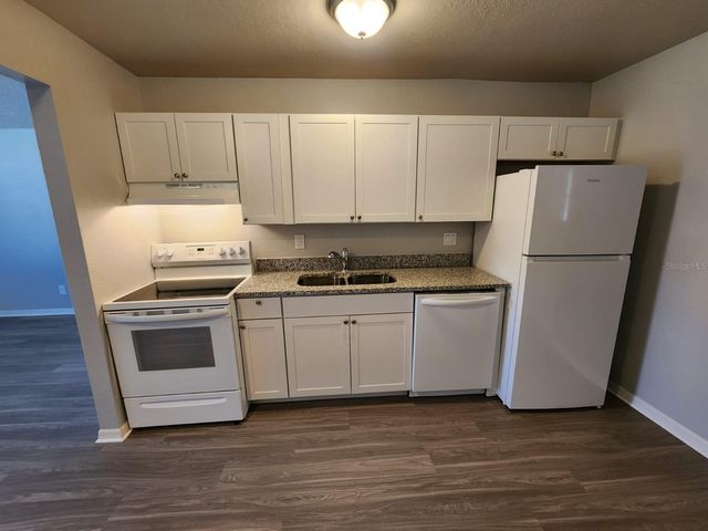 9530 LYNN LANE B, Seminole, FL 33777