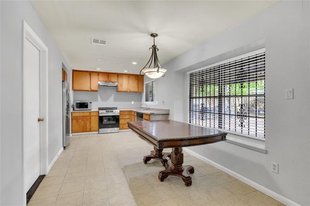 10415 Leawood Boulevard, Houston, TX 77099