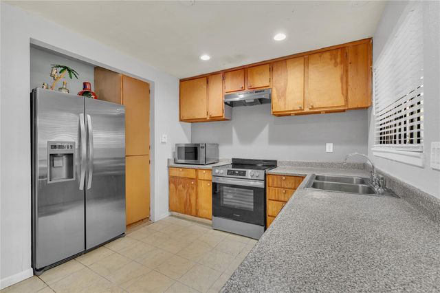 10415 Leawood Boulevard, Houston, TX 77099