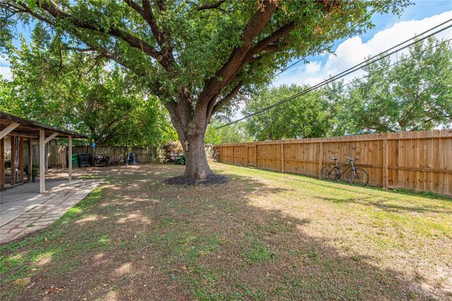 10415 Leawood Boulevard, Houston, TX 77099