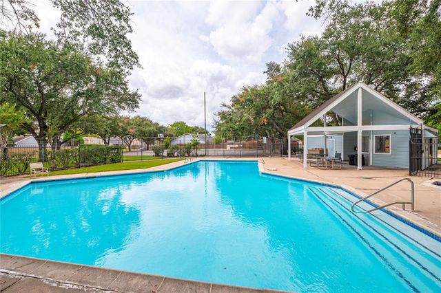 10415 Leawood Boulevard, Houston, TX 77099